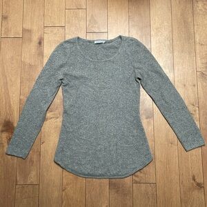 InCashmere women’s sweater M longsleeve round neck gray cashmere top pullover